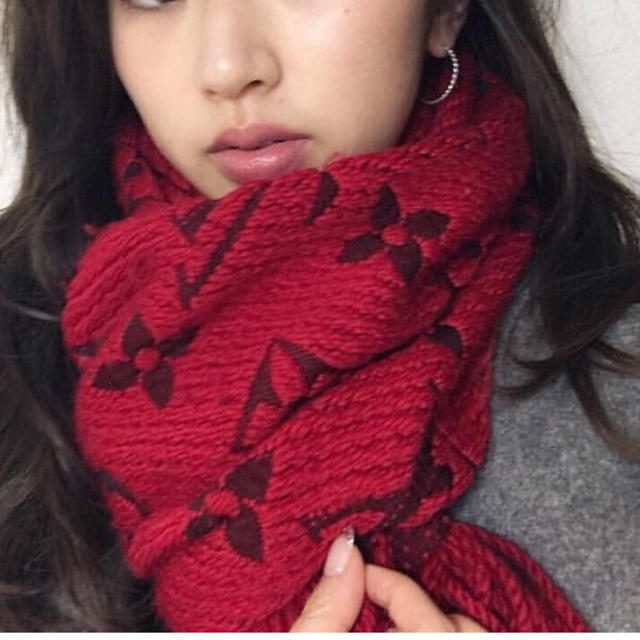 LOUIS VUITTON 赤 マフラー