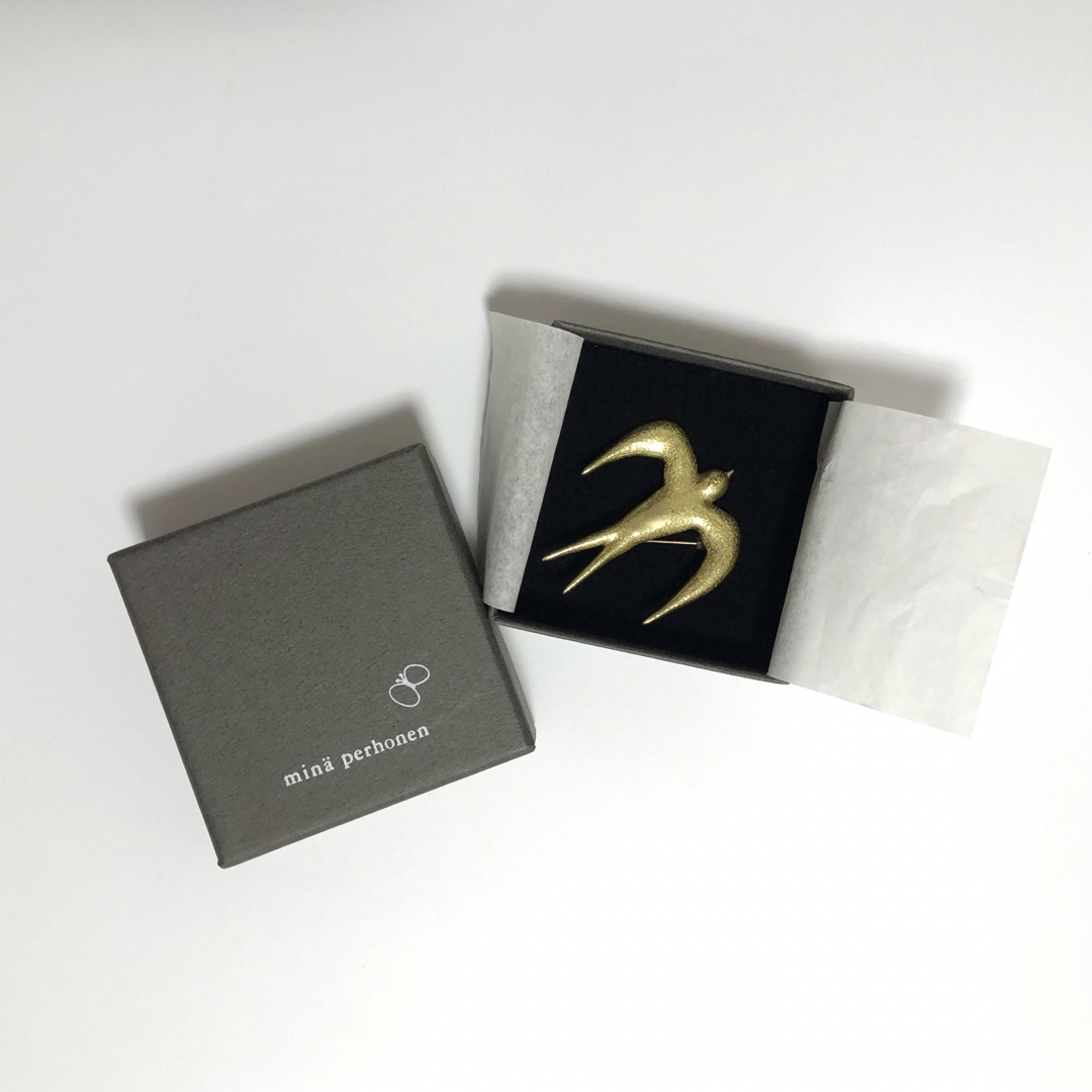 ミナペルホネン ブローチ hello swallow / ゴールド color/gold