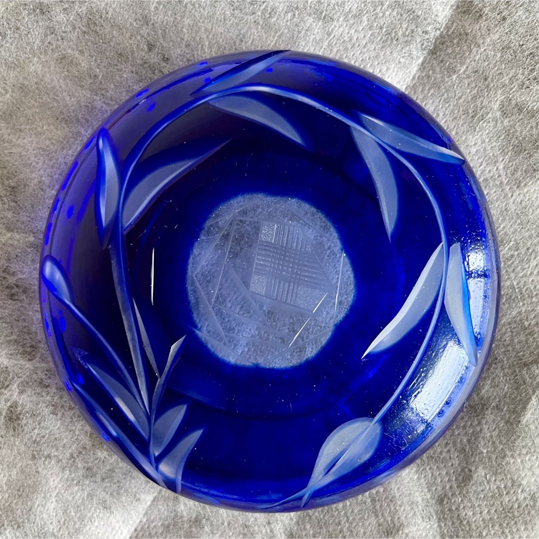 昭和レトロ アンティーク 手作りガラス 切子の灰皿 切子青被せ 青い