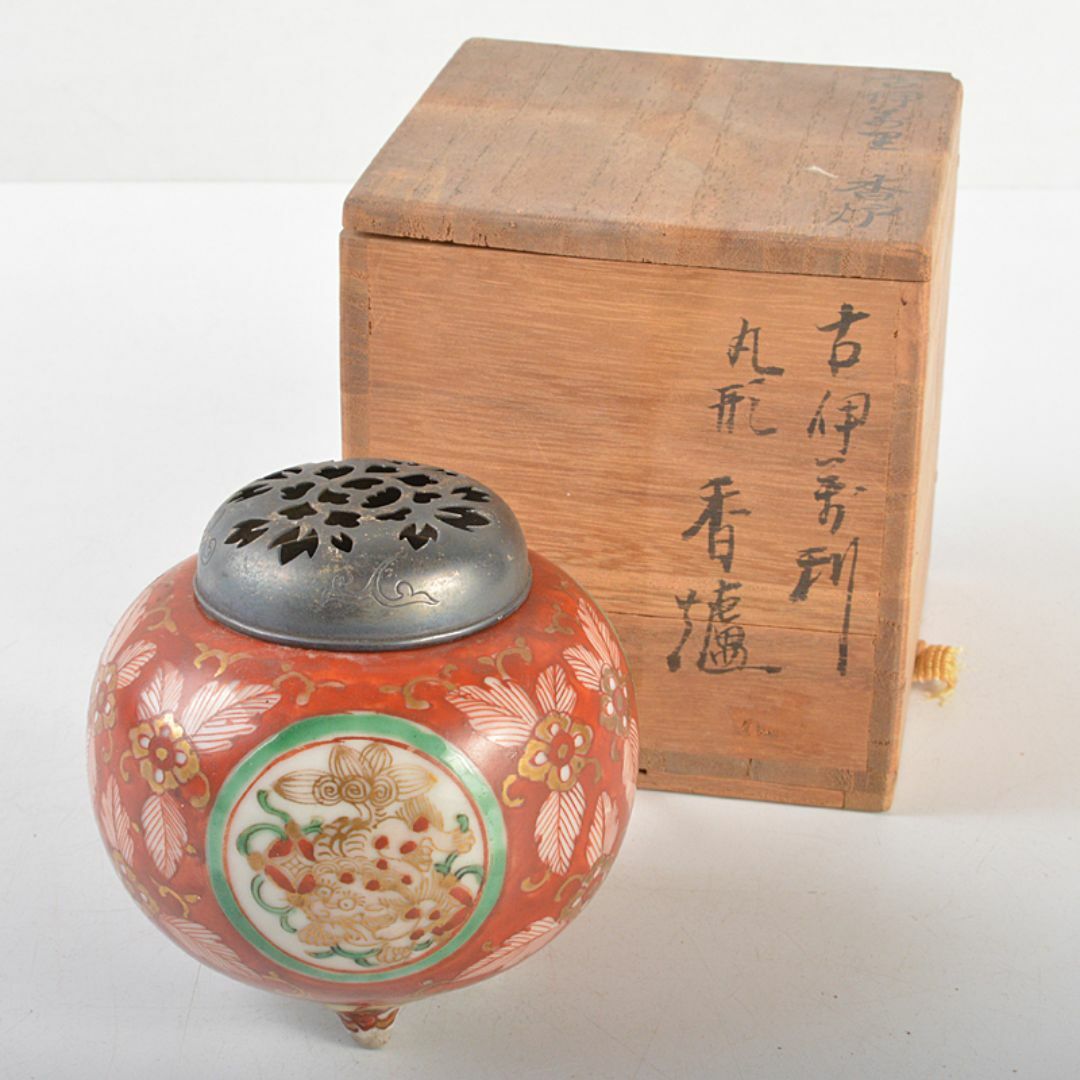 伊万里焼 赤絵金彩 獅子文 丸形三足香炉 透かし火屋付 時代