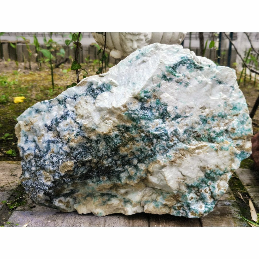 濃ラベ】 ☆1257g☆ 翡翠 原石 ヒスイ 鉱物 鑑賞石 糸魚川 水石 自然石