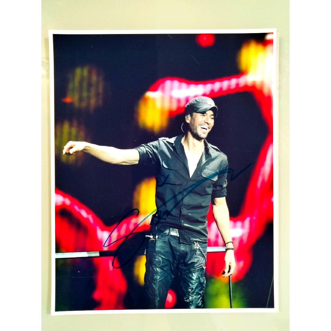 エンリケ・イグレシアス直筆サイン入り超 大型写真Enrique Iglesias