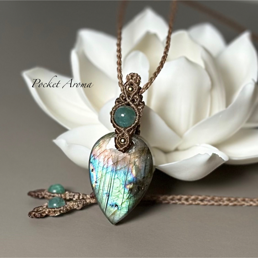 ムーンストーン×タンザナイト×オパール マクラメ編み ペンダント でん