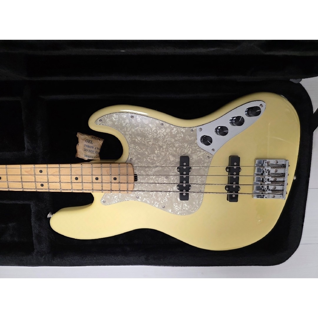 カスタムデザインオーダーしたSadowskyのベース カスタム配色オーダー