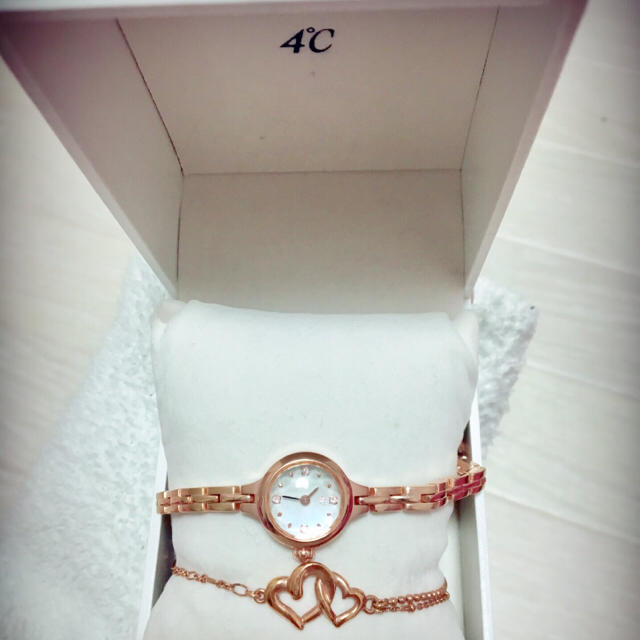 箱付 腕時計＆ブレスレット GUCCI バングルウォッチ シェル盤 箱付き