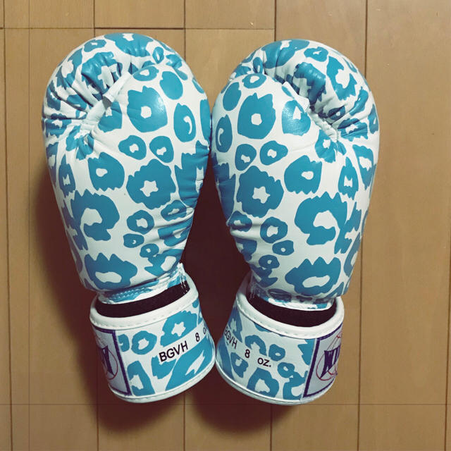 正規品 WINDY ボクシンググローブ 16oz ホワイト/シルバー ヒョウ柄