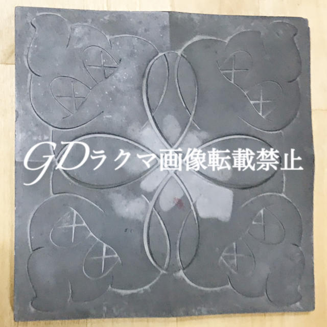 KAWS オリジナルフェイク 青山 タイル 限定 ノベルティ VIP限定 KAWS