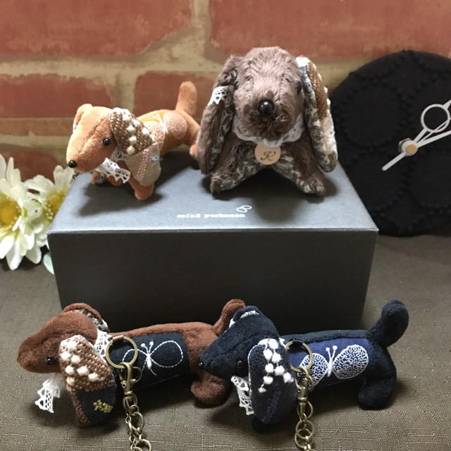 ショップ ハンドメイド ミナペルホネン ダックスちゃんチャーム （専用