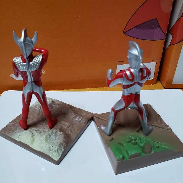 ウルトラマン 台座付きフィギュア2体、超闘士ウルトラマンエース
