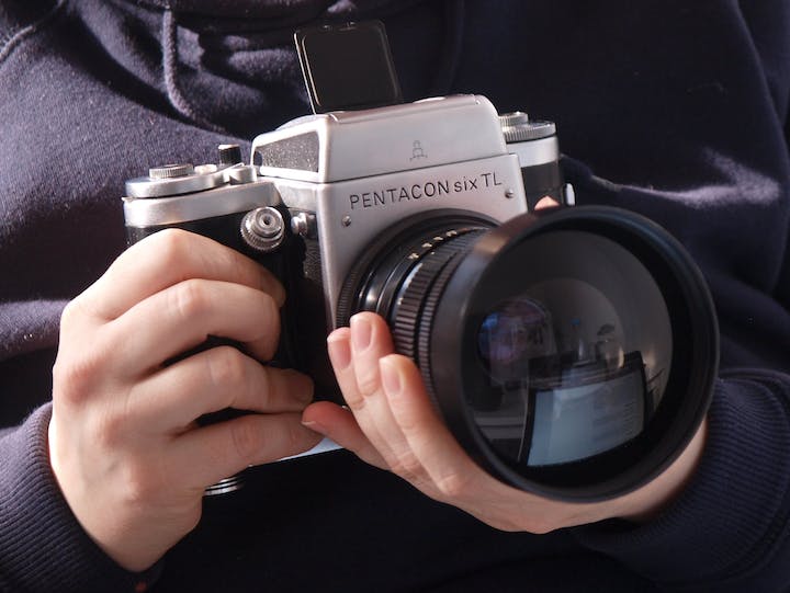 PENTACON SIX / SIX TLを徹底解説。作例からおすすめレンズまで | ONE