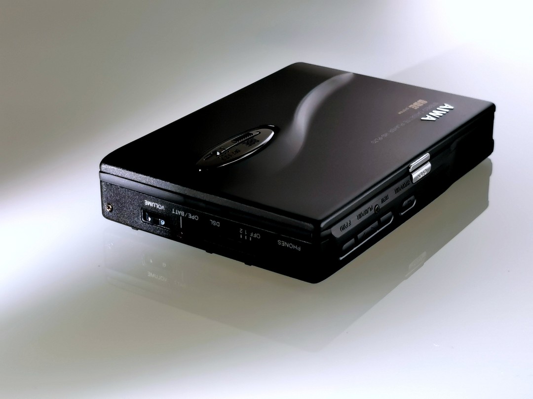 アイワAIWA HS-PL70ポータブルカセットプレーヤー通電確認済 ジャンク品