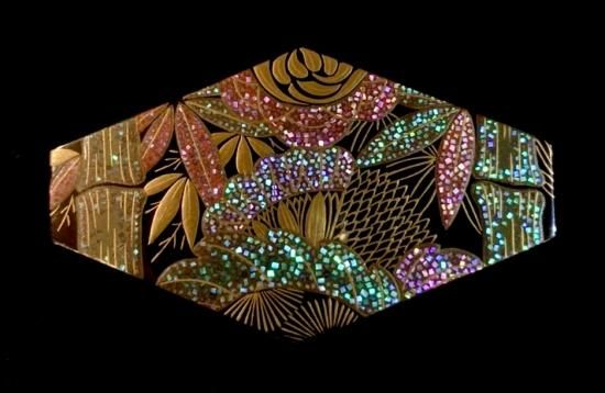 大ぶり 鼈甲 金蒔絵 帯留 本鼈甲 菊花 漆芸 べっ甲 伝統工芸 帯留め