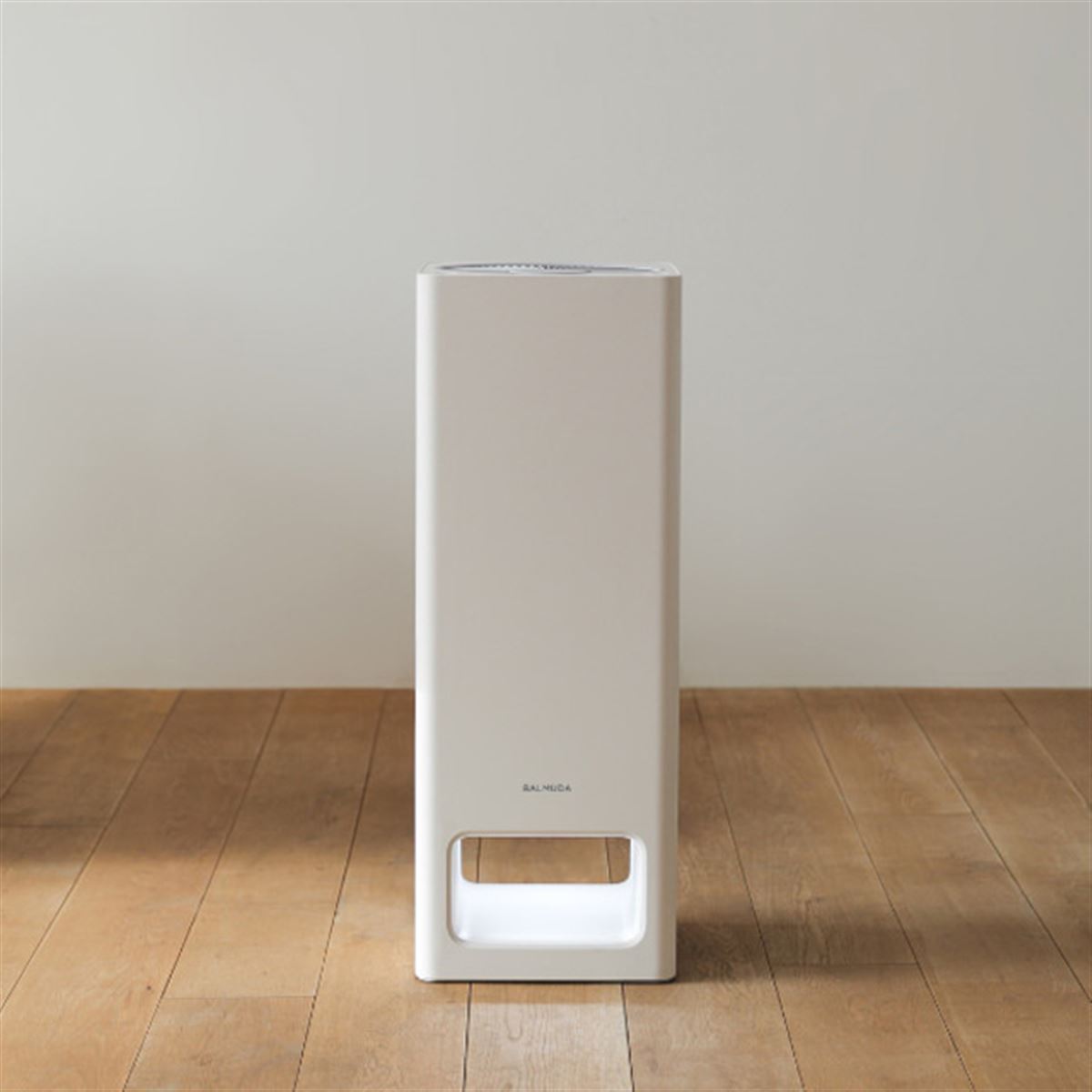 バルミューダ、独自の整流技術などを搭載した空気清浄機「BALMUDA The