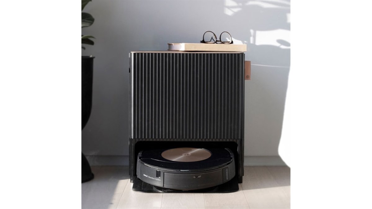 アイロボット、自動給水に対応した最上位ロボット掃除機「ルンバ