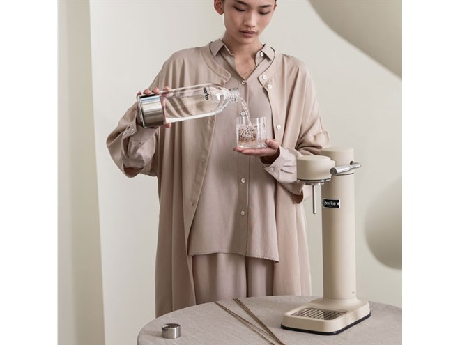 アールケ、ソーダマシン「Carbonator 3」に新色サンドベージュを限定