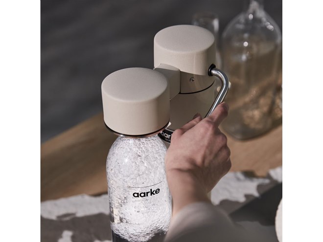 アールケ、ソーダマシン「Carbonator 3」に新色サンドベージュを限定