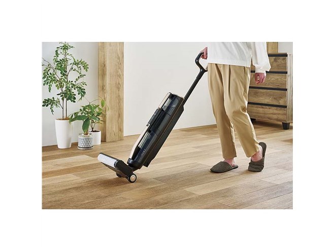 ハイアール、水拭き/乾拭き/吸引に対応した床拭き掃除機「MIZUKI」を