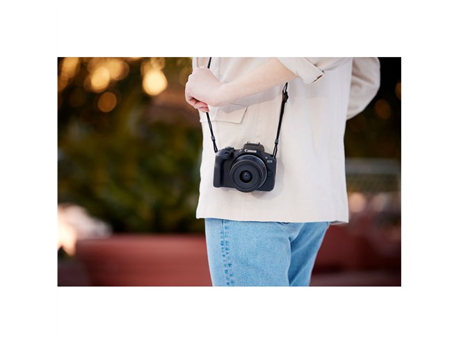 キヤノン、“シリーズ最小・最軽量”をうたうエントリーミラーレス「EOS