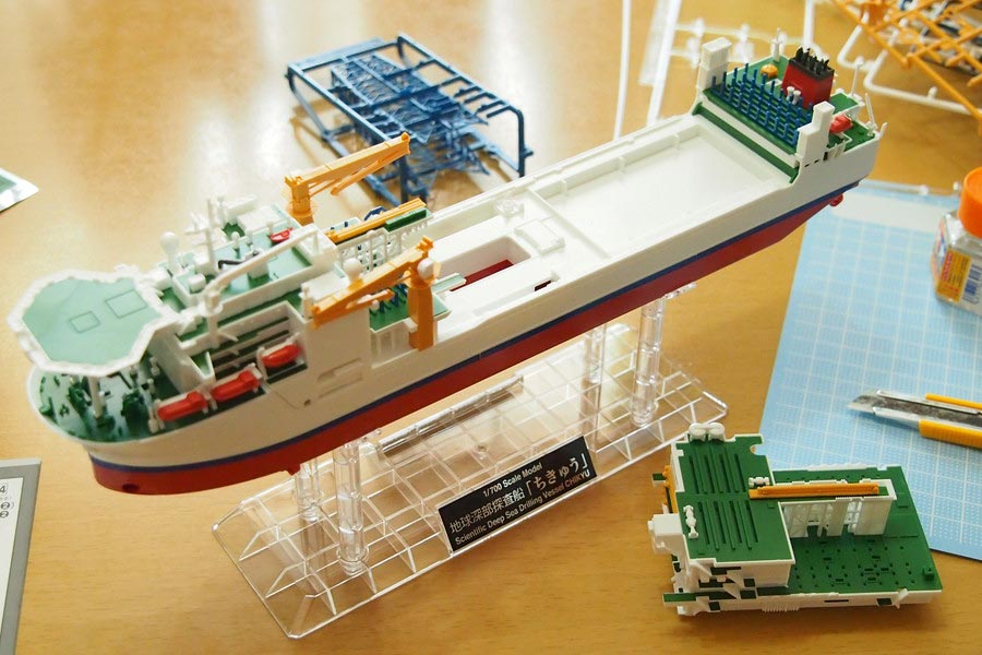 バンダイ 1/700 地球深部探査船 ちきゅう