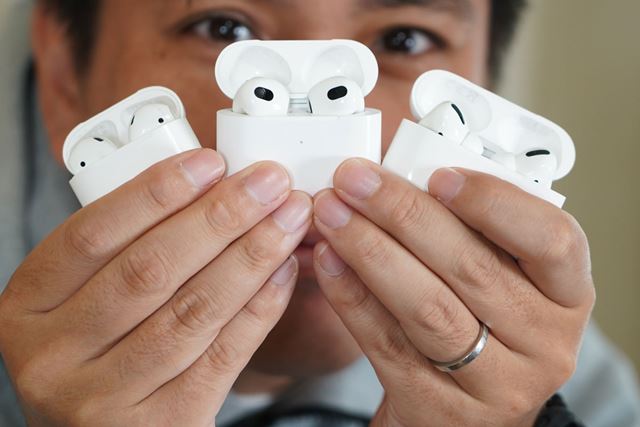 Apple AirPods with Wireless Charging Case 第2世代 MRXJ2J/A 価格
