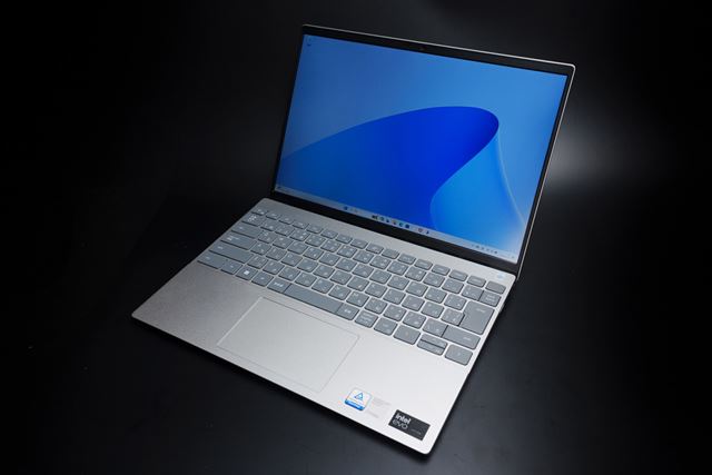 Dell Inspiron 13 Core Ultra 7 155H・16GBメモリ・1TB SSD・WQXGA搭載
