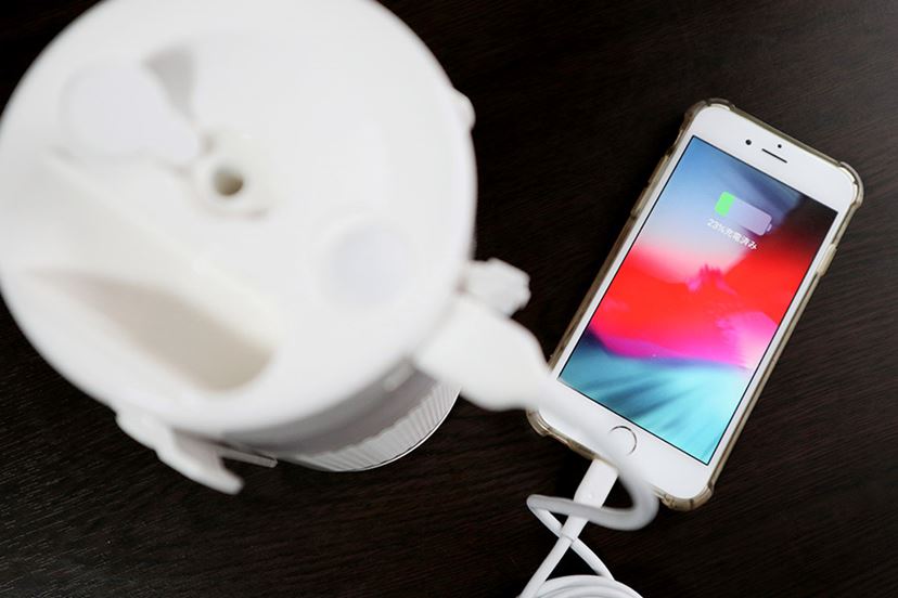 水と塩でスマホを10回充電!? 「マグネ充電器」を防災セットに入れて