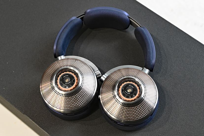 新品 Dyson cyclone ヘッドセット、 ミニヘッド他多数付き ヘッドホン