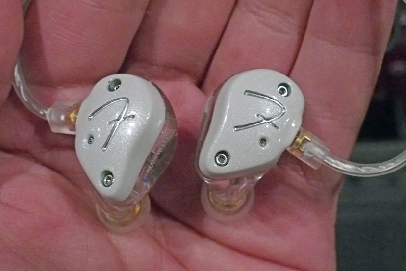 イヤホン FENDER FXA9 pearl white Fenderから6BA搭載の最上位イヤホン