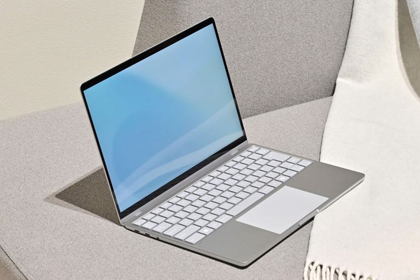 2025年 富士通FMV Note C メモリ16GB ノート美品／傷なし 2025年