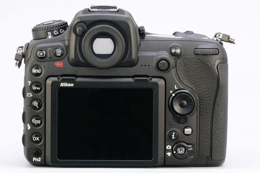DXフォーマットの新フラッグシップ！ ニコン「D500」外観レポート