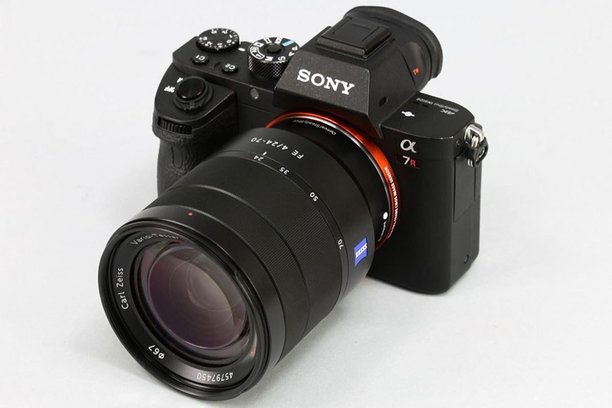 SONY α7R II レンズ無し 最強のハイエンドミラーレス「α7R II」に弱点