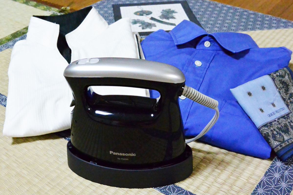 パナソニックの男性向け衣類スチーマー「NI-FS350」は女性向けモデルと