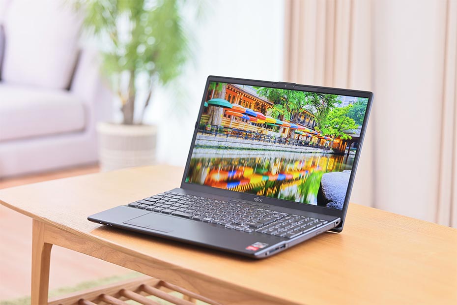 価格.com - [PR企画]満足度は価格以上！15.6型ノート「FMV LIFEBOOK