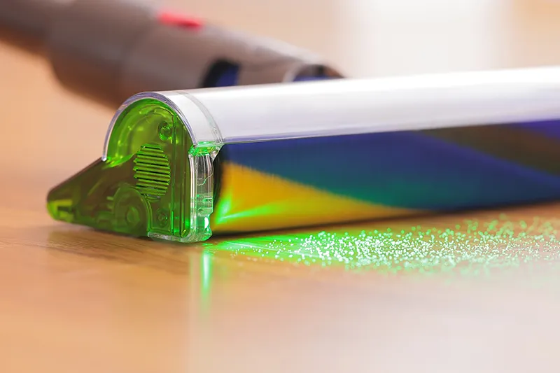 価格.com - [PR企画]ダイソンのLED「Fluffy Opticクリーナーヘッド」の魅力