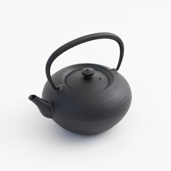 鋳心ノ工房/鉄瓶・平つぼ -今の暮らしに合わせて作られた、コンパクト