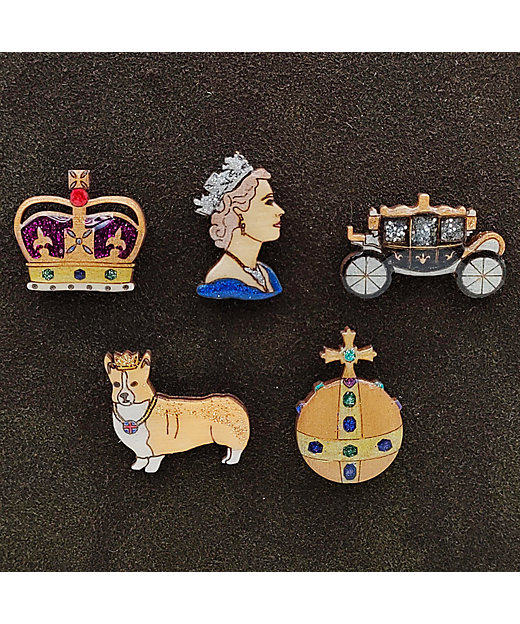 楽天市場】王冠 バッジの通販 王冠と星のデザイン 襟章 K18 バッチ