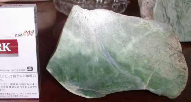 緋山酔恭の「山水石美術館」 硬玉、軟玉でもない第三の翡翠 日高翡翠