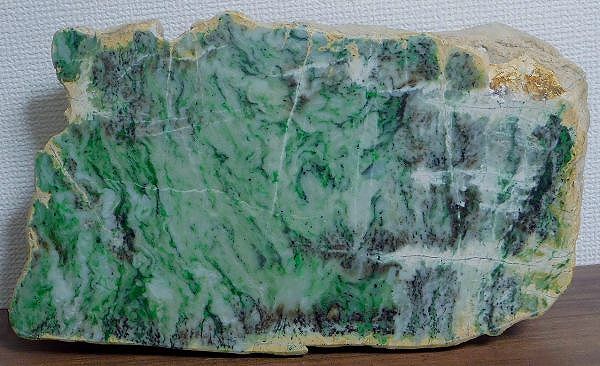 緋山酔恭の「山水石美術館」 硬玉、軟玉でもない第三の翡翠 日高翡翠