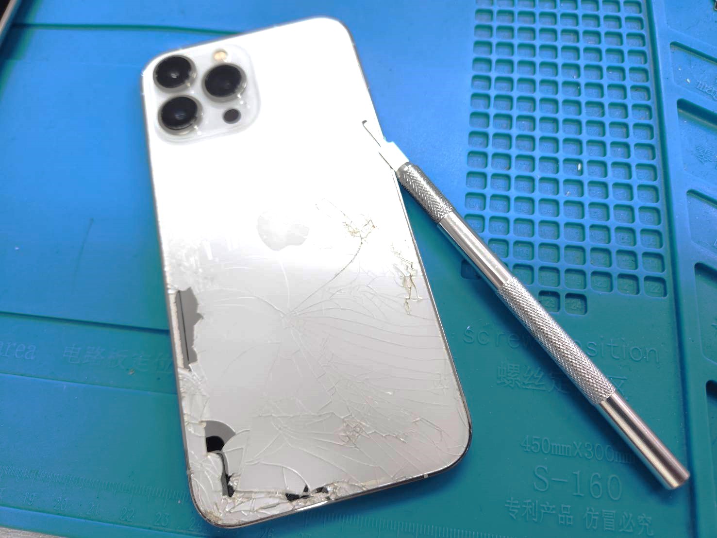 iPhone 13 ホワイト 256GB 背面ガラス割れshimフリー SIMフリー iPhone