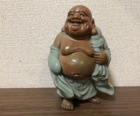 笑う門には福来る！福々しい布袋様の置物いかがでしょうか？」 - いわ
