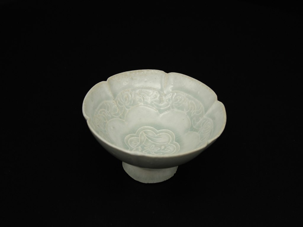 12世紀 北宋 景徳鎮 青白磁印花唐草牡丹文輪花盃