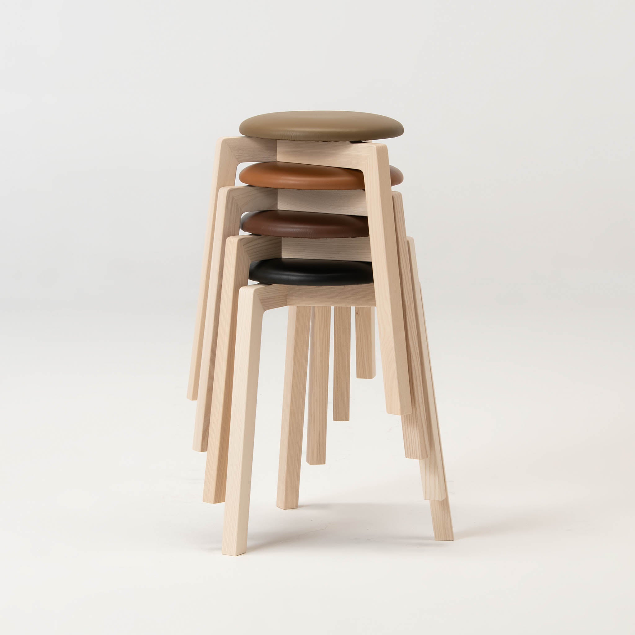 旭川家具 スツール | Stacking Stool02 センの木 | 革座 ライト
