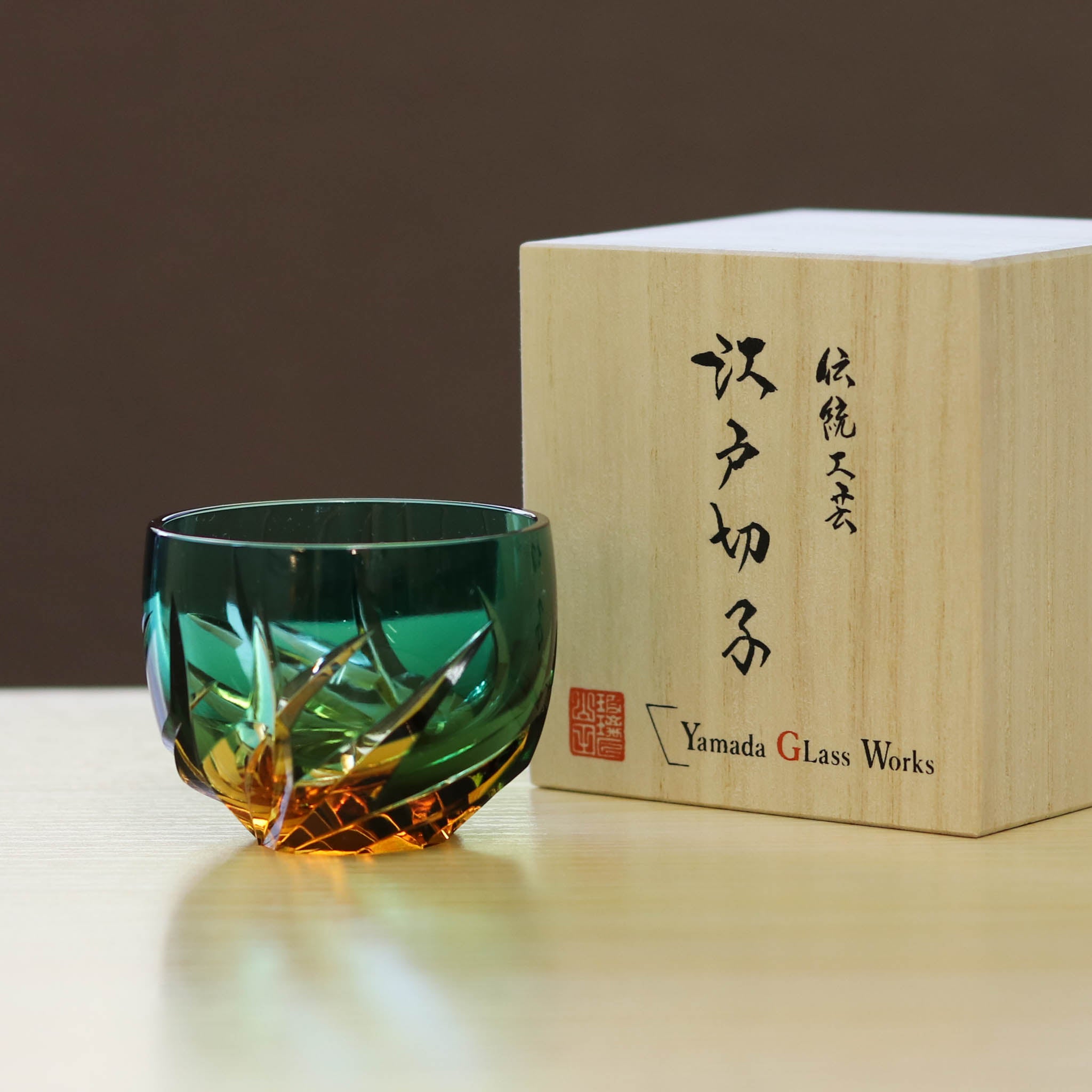 江戸切子 ぐい呑み｜焔｜琥珀グリーン｜山田硝子