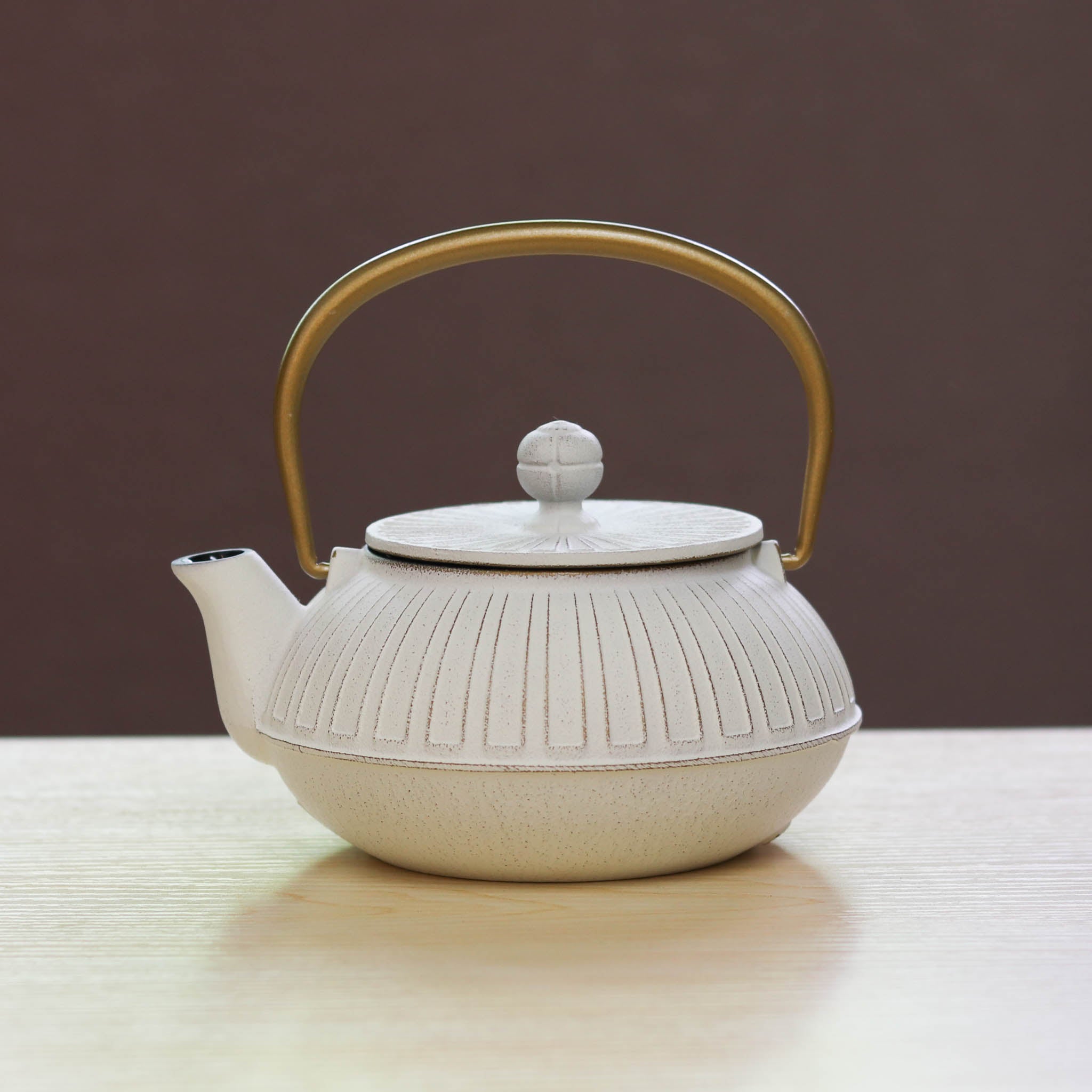 南部鉄器 急須 | 菊 0.65L | 金・麻色 | 岩鋳