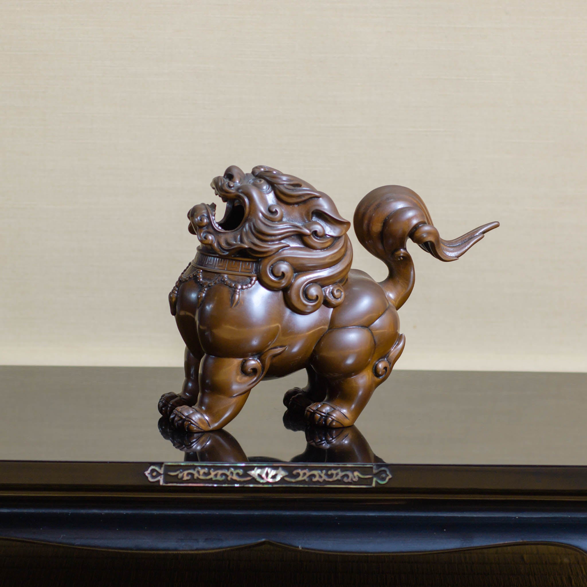 獅子，真鍮製，古美術品，重2100克。 狛獅子香炉 】 鉄地真鍮鍍金 室町