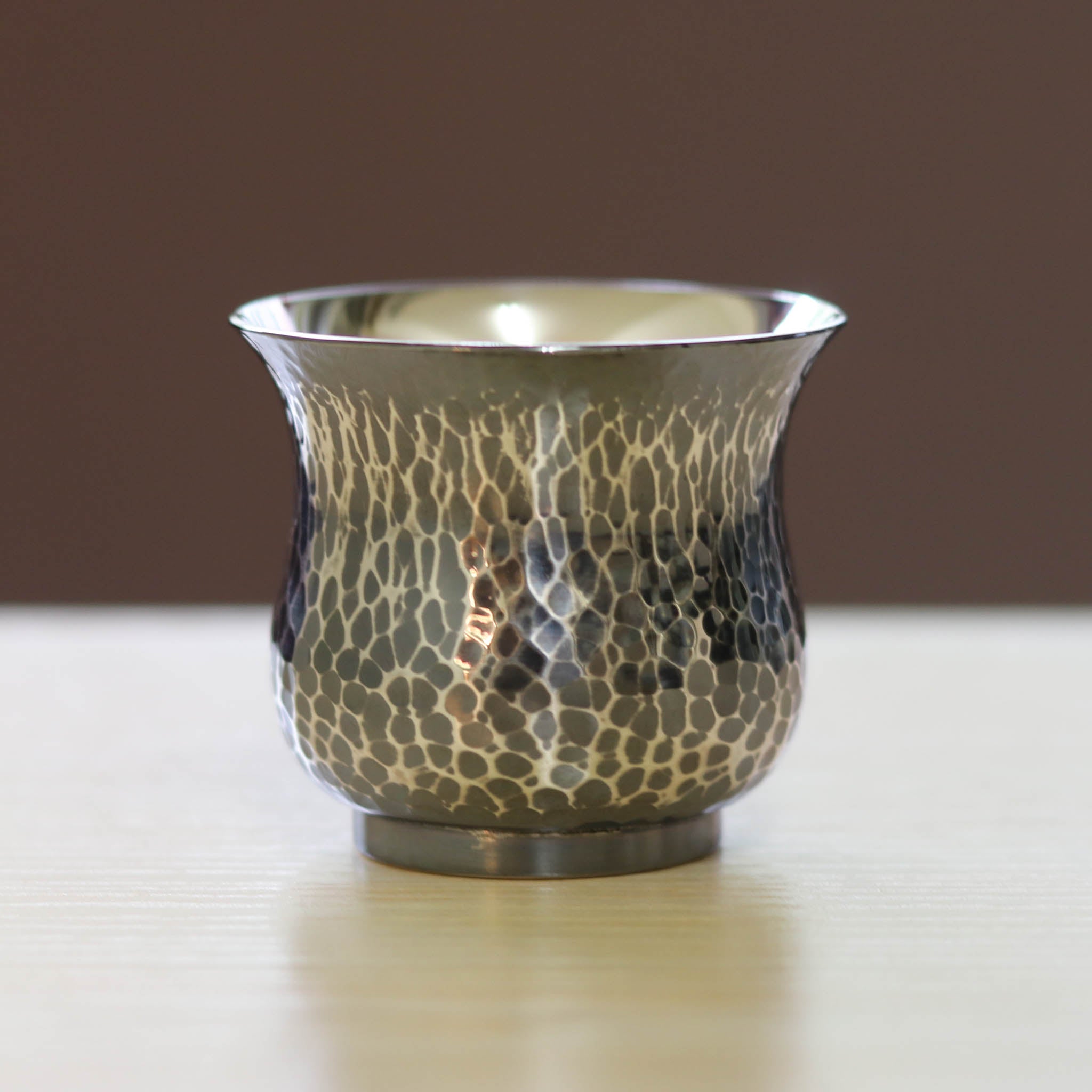 東京銀器 ぐい呑み | 純銀製 くびれ型 小 | 槌目模様 | 森