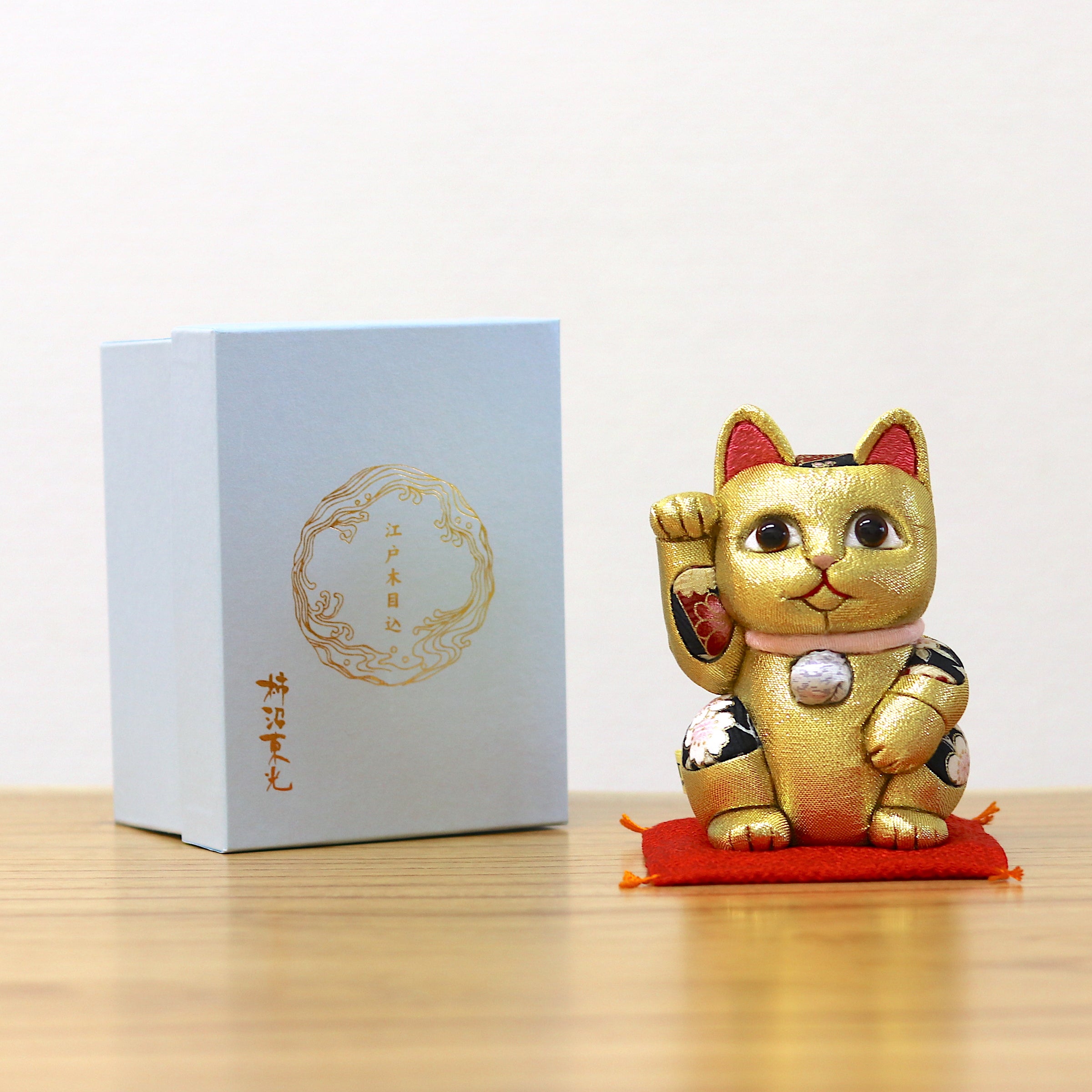 招き猫 | 江戸木目込み 招き猫 風水(中) | 金色 | 柿沼人形