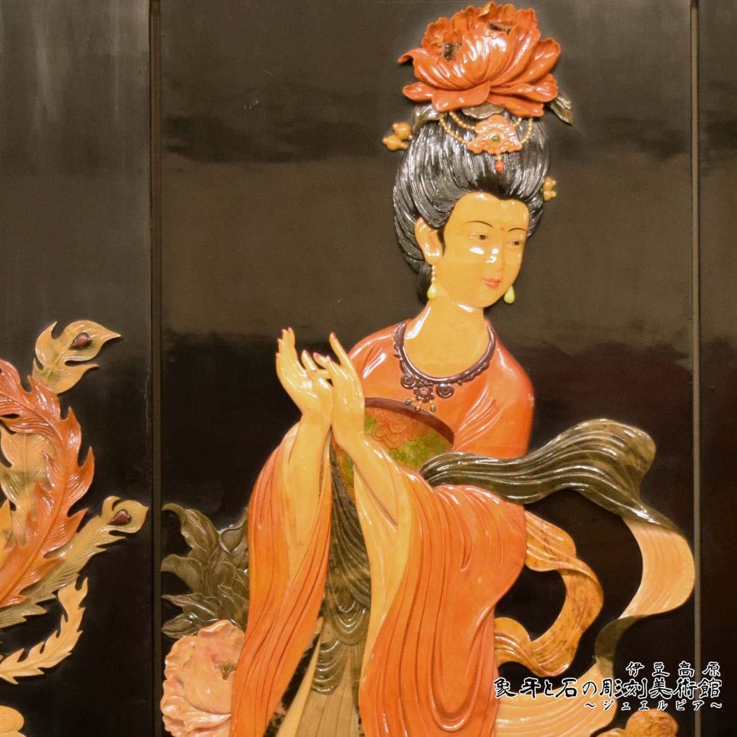 天然石象嵌屏風 – 伊豆高原 象牙と石の彫刻美術館 ジュエルピア