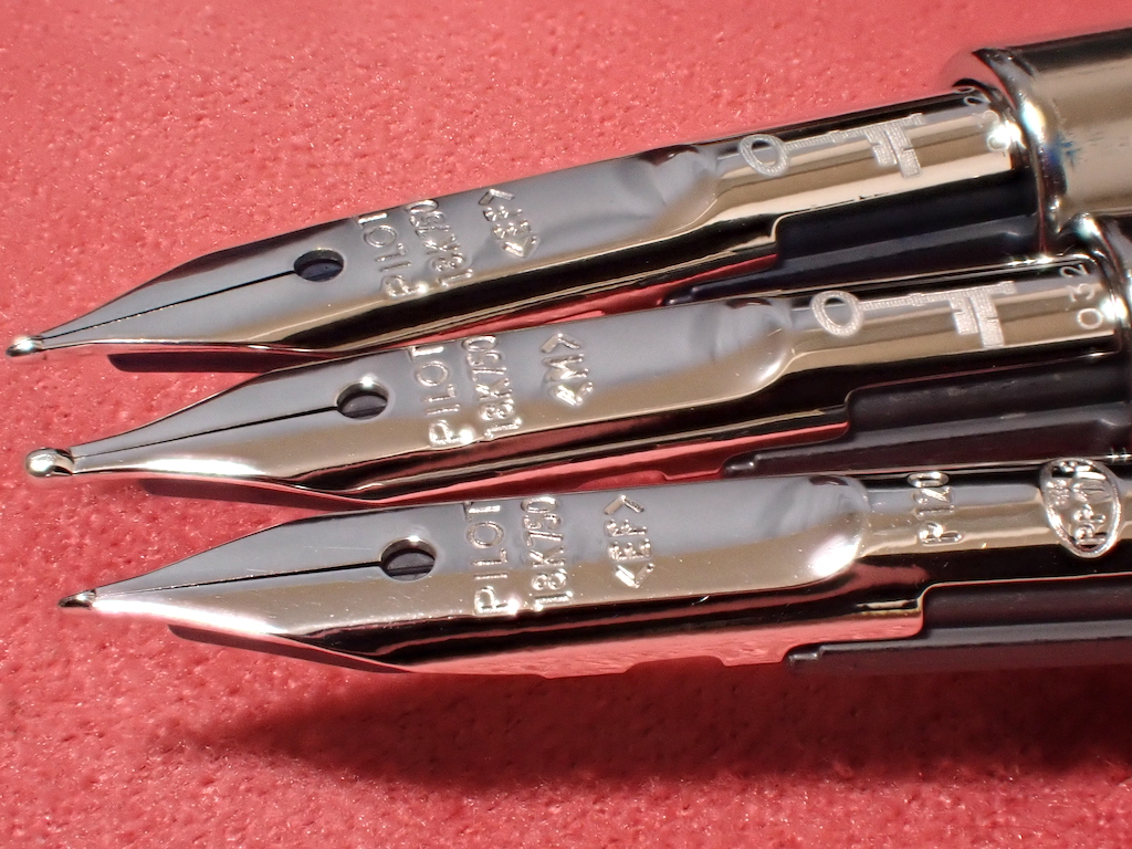 NAGASAWAオリジナル万年筆 キャップレスデシモ Kobe Gradation: なにか