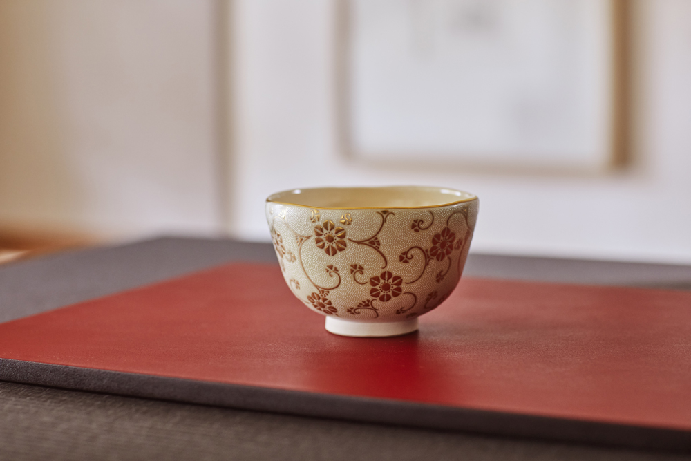 骨董品】北山雲平作 九谷焼 花文金彩 飾物/茶道具（共箱・栞付き